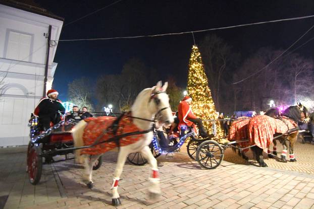 Bjelovar: Grad nikad ljepši u blagdanskom ruhu, a i advent je naraskošniji ikad