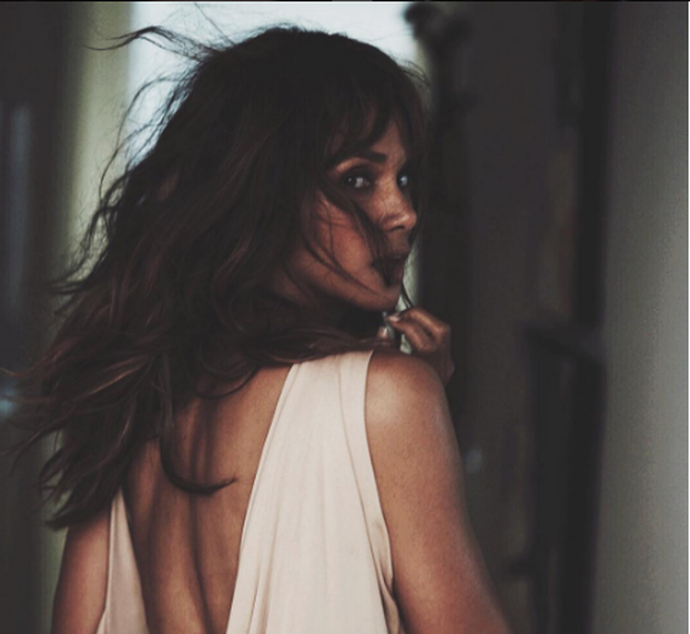 Halle Berry i dalje izgleda kao bomba s 58 godina - Evo što radi da održi svoj mladolik izgled