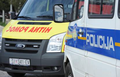 Troje ozlijeđenih u sudaru dvaju osobnih automobila u Drveniku