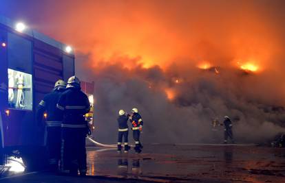 Ugašen je požar u C.I.O.S.-u: Izgorjelo čak 2000 tona otpada