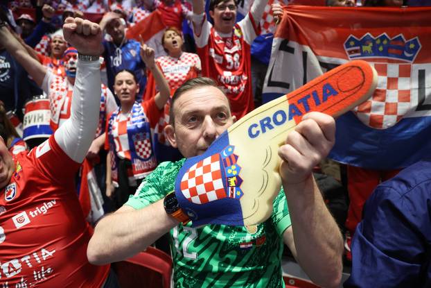 Malmo: Navijači na tribinama prije utakmice Hrvatske protiv Slovenije u drugom krugu EHF Europskog prvenstva