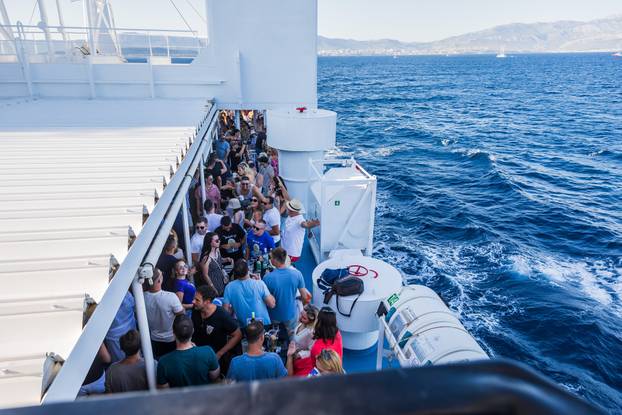 Split: Trajekt Oliver na kojem se održava koncert za vrijeme plovidbe do Vela Luke