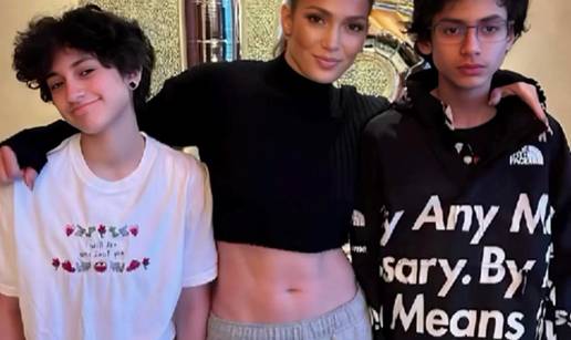 J. Lo objavila dirljivu poruku za 18. ro&dstrok;endan svojim blizancima: 'Oduvijek smo bili nas troje...'