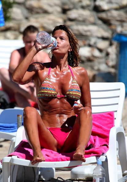 FOTO 'Vrući' kadrovi s Hvara: 'Pipi djevojka' s prijateljicama mamila poglede na plaži 2010.