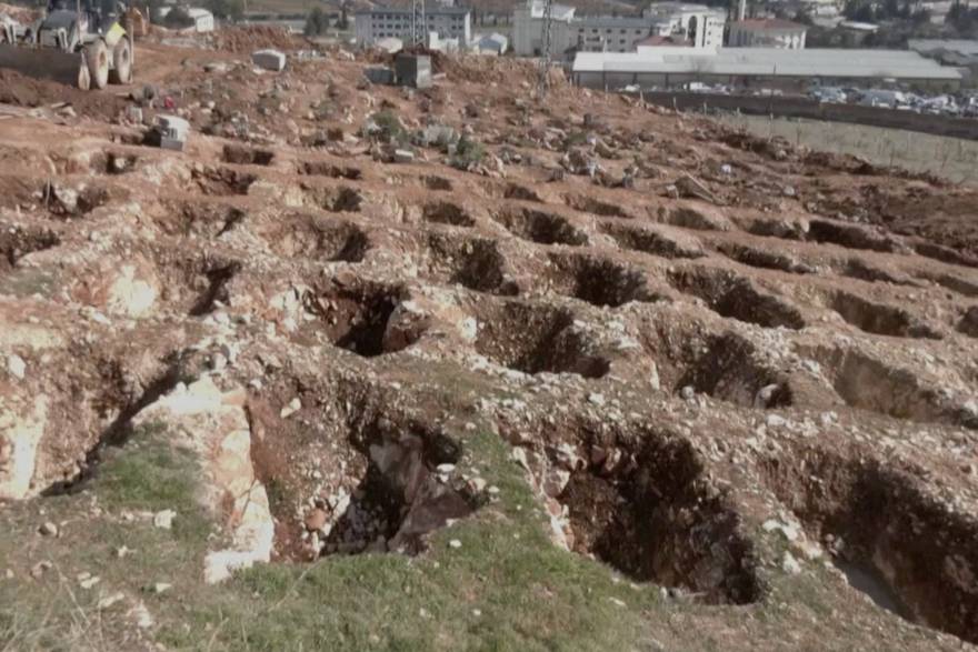 prazni grobovi za poginule u turskoj