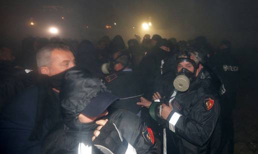 Neredi na ulicama Tirane: Više ozlijeđeno u sukobu s policijom