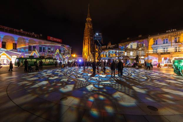 Osijek: U sklopu Andventa otvoren festival sjetla Kaleidoskop