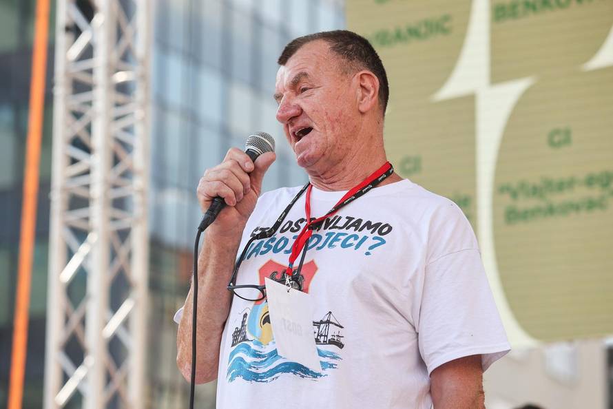Glavni trg u Zagrebu prepun prosvjednika zbog opasnog otpada u Lici