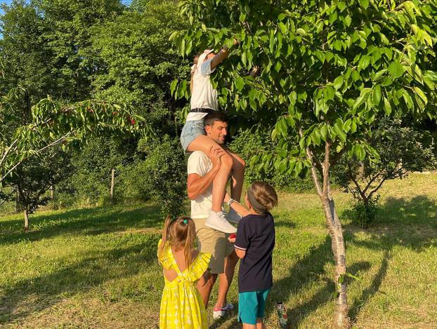 FOTO Gospođa Đoković radila je u kladionici, a predrasude su je mučile: 'Ne uklapam se u priču'