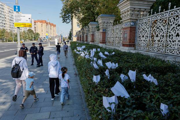 Gathering near French embassy in Moscow following arrest of Telegram CEO Pavel Durov