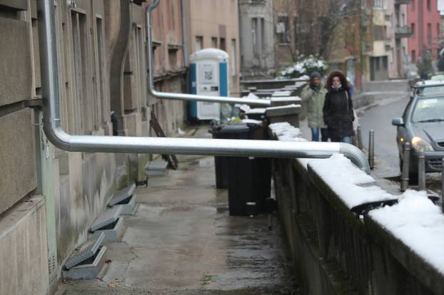 Zagreb: Najneobičnije rješenje žljebova na zgradi u Petrovoj iznenadilo građane