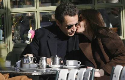 Bračni par Sarkozy još nije otišao na medeni mjesec