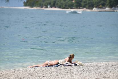 Kupanje u moru i sunčanje na plažama Makarske