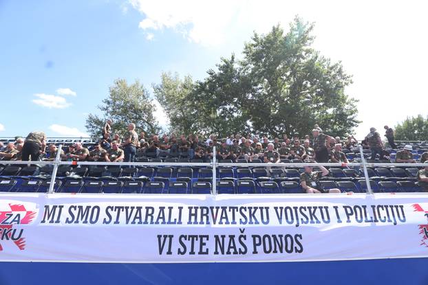 Zagreb: Okupljanje uzvanika uoči početka vojnog mimohoda u povodu 30. obljetnice VRO Oluja