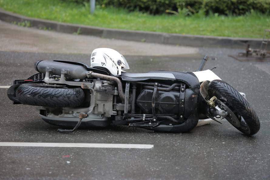 Zagreb: Skuter, auto i pjeÅ¡ak sudjelovali u prometnoj nesreÃ¦i u RadniÃ¨koj