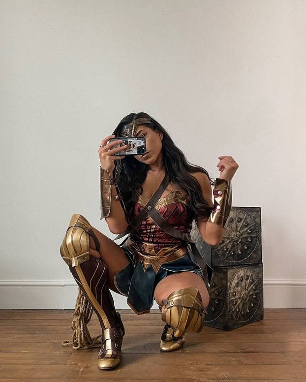 FOTO Profesionalna jedačica pobijedila je u trpanju krafni u Engleskoj: Ima gooolema usta!