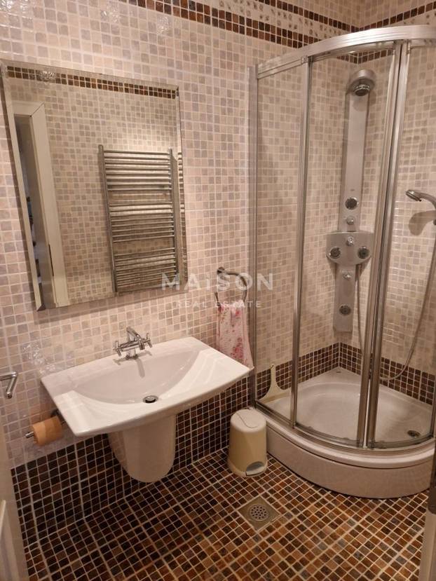 FOTO U Hrvatskoj se prodaje vila: Zlatna tuš kabina. Versace. I malo Valentina. Cijena? Sitnica