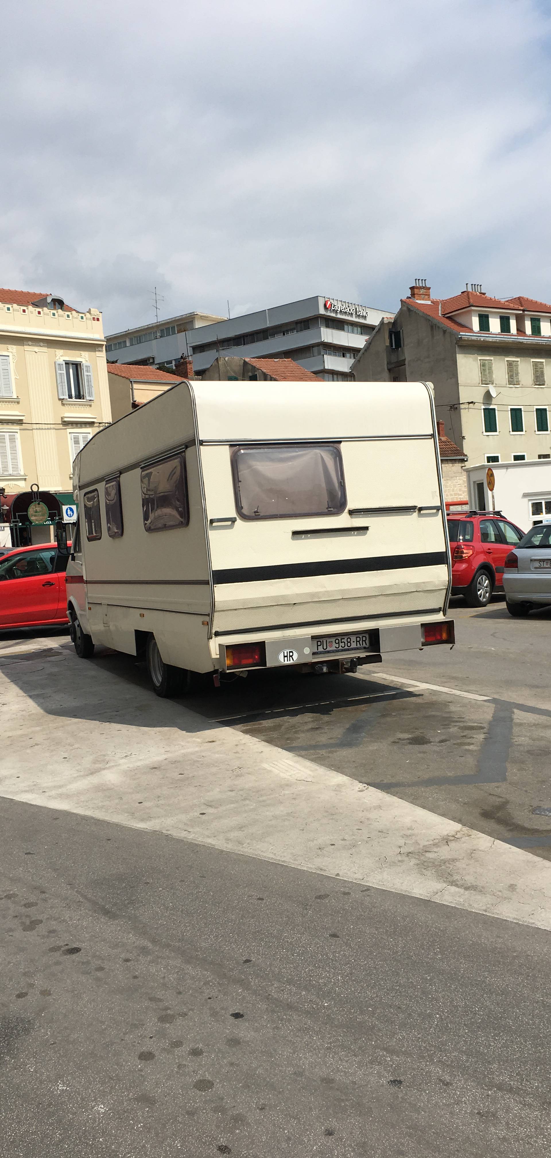 Došao i parkirao se u središtu Splita te ostao ondje živjeti