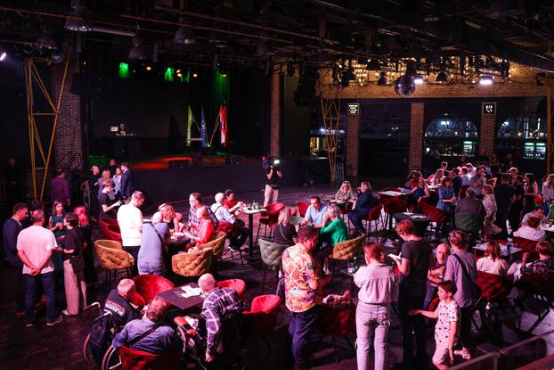 Zagreb: Do?ek izbornih rezultata u stožeru stranke Možemo! i SDP-a