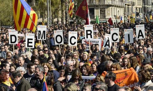 Žestoki prosvjed u Barceloni zbog suđenja separatistima