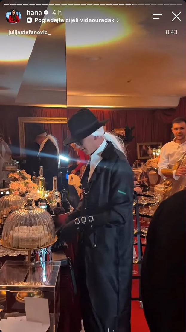 Hana slavila kao kraljica! Izvijala se u minici, treštale cajke, Gazdina kći s mikrofonom