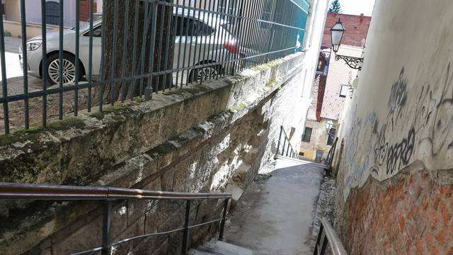 Zagreb: Male stube očišćene nakon objave u medijima kako su zakrčene od ruševina nakon potresa