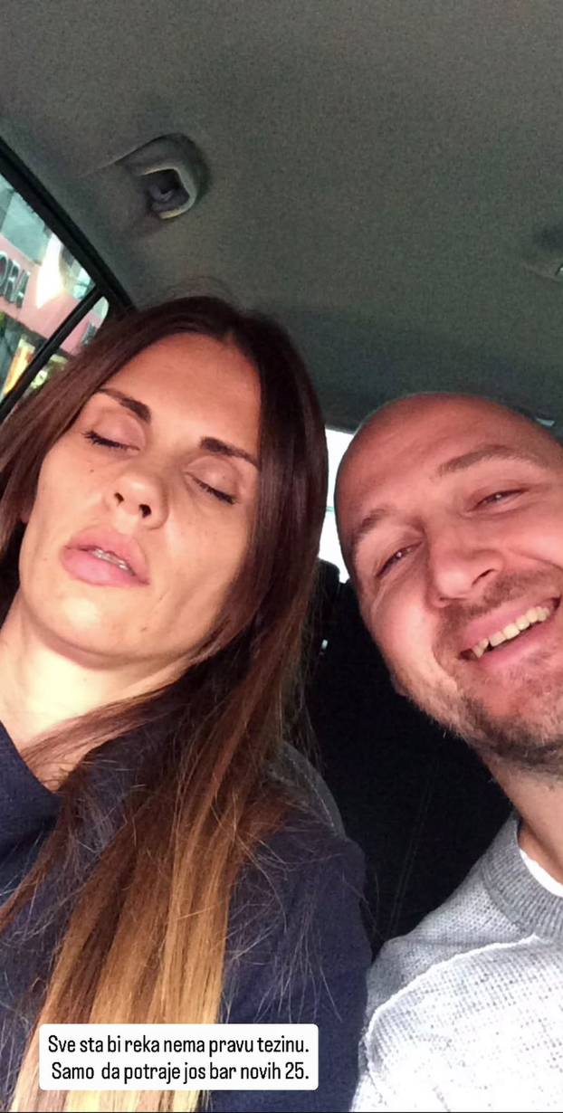 FOTO Viktorija i Dino Rađa imali srebrni pir: 'Još bar novih 25..'