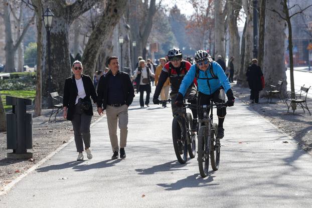 Zagreb: Sunčana nedjelja u centru grada