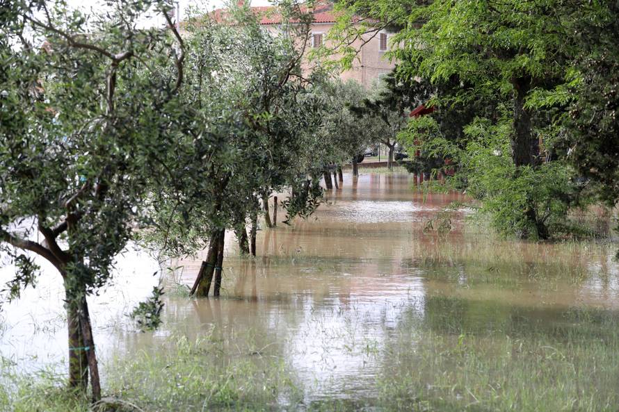 Potopljene ulice Medulina nakon jakog nevremena