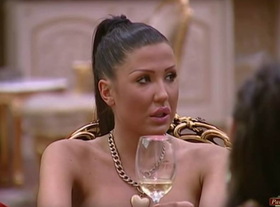 Nema sličnosti? Ovako je Tijana Ajfon izgledala prije operacija...