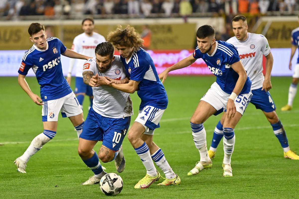 GNK Dinamo Zagreb - [HT PRVA LIGA] 1' Počinje utakmica protiv HNK Hajduk  Split! AJMOOO DINAMO! 🔵🔵💪