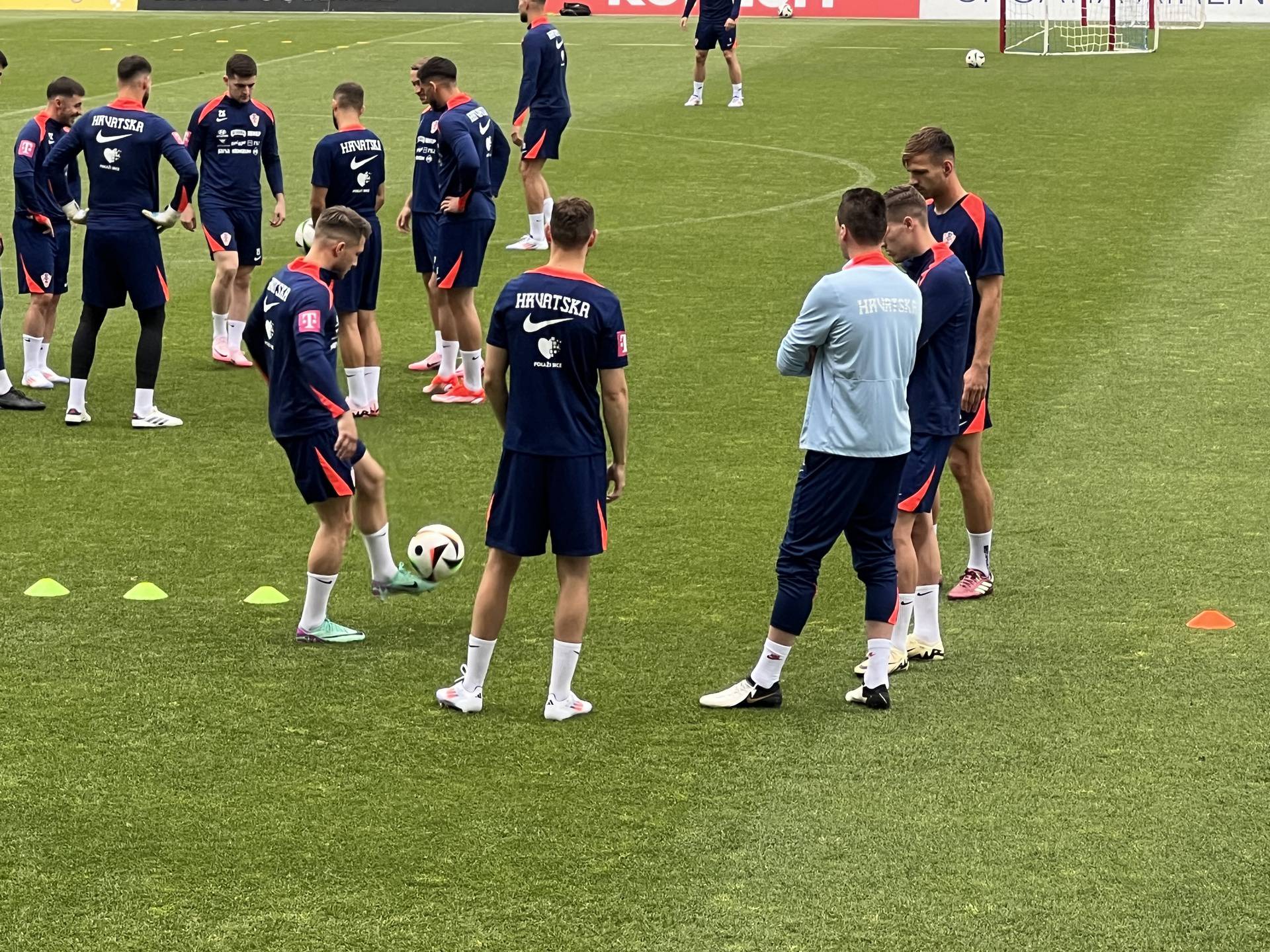 'Vatreni' pljeskali mladoženji, na trening stigao i Niko Kranjčar