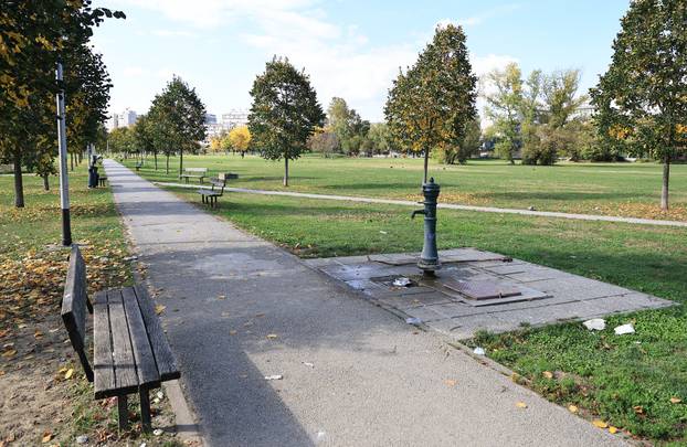 Zagreb: Diljem Zagreba osvanule posudice za pse