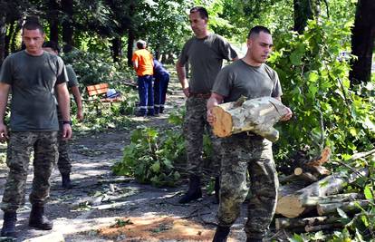 Ministarstvo obrane: 'Slavoniji pomaže 500 hrvatskih vojnika'