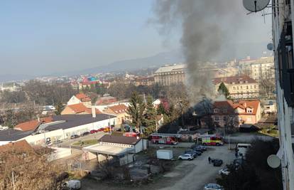 VIDEO Gori kuća blizu Glavnog kolodvora u Zagrebu, stanar se nagutao dima, pozvali  i Hitnu