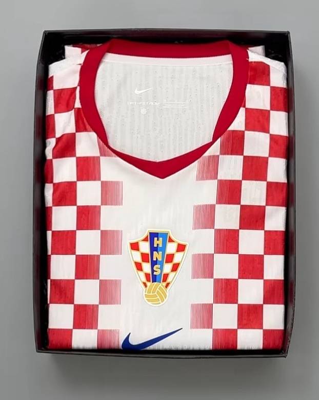 FOTO Novi dresovi 'vatrenih': Evo kad i gdje će se moći kupiti