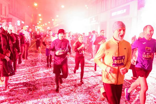 Održan 14. Zagrebački noćni cener na kojem je sudjelovalo oko 3000 trkača