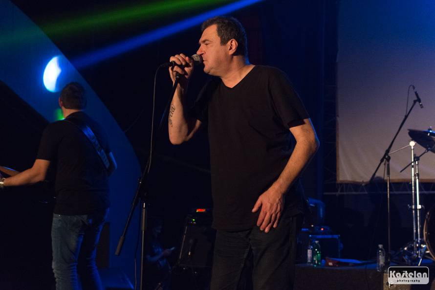 Vitasović je studenticu pozvao na stage pa su skupa zapjevali