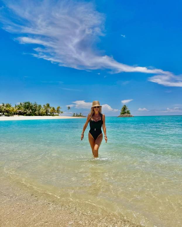 Svi Majini bikiniji i tangice: Sa Šimom uživala na jahti, i bivšeg Nenada zavela je na bazenu...