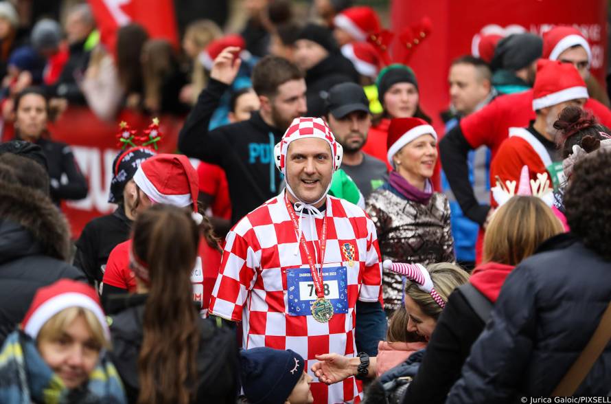U Zagrebu je održana humanitarna i kostimirana utrka Zagreb Advent Run