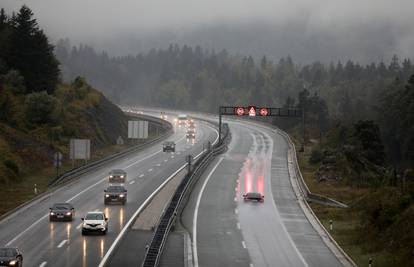 HAK: Prometna nesreća na A6 u smjeru Rijeke. Kod Trakošćana na A2 požar na teretnom vozilu