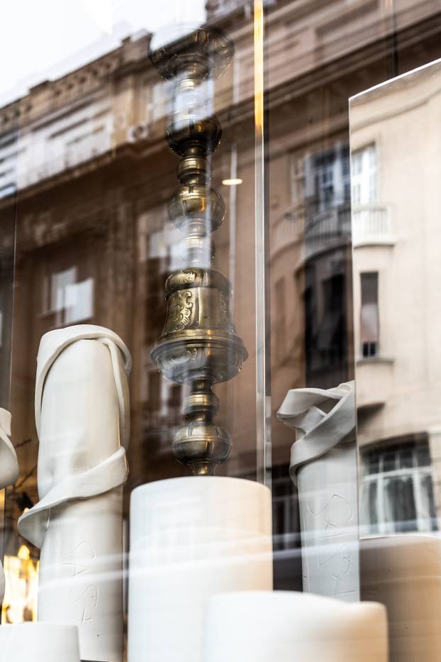 24sata: Zagreb: Izlog umjetnika Saše Šekoranje