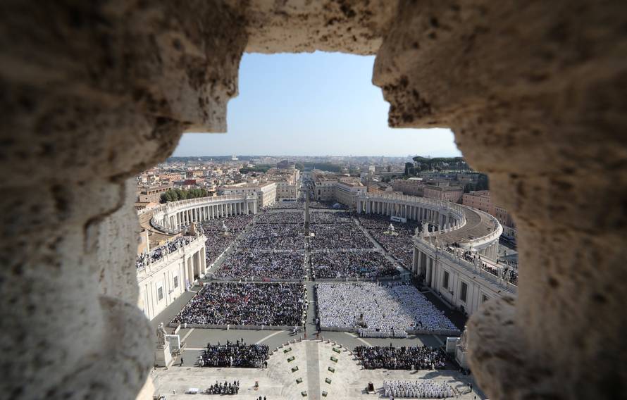 General view of Pope Francis leading a Mass for the canonisation of the Pope Paul VI and El Salvador's Archbishop Oscar Romero at the Vatican