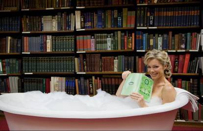 Ljubitelji kupanja uživaju u vodootpornim knjigama