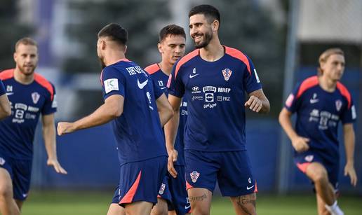 FOTO Nasmijani reprezentativci trenirali na Maksimiru: Zlatko Dalić popričao s jednim igračem