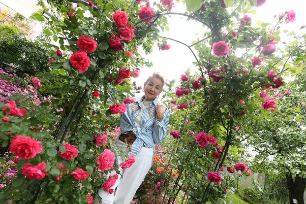 Zagreb: Ksenija Urli?i? u svom vrtu