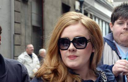 Adele misli da joj je vila ukleta: Ne može spavati, čuje zvukove