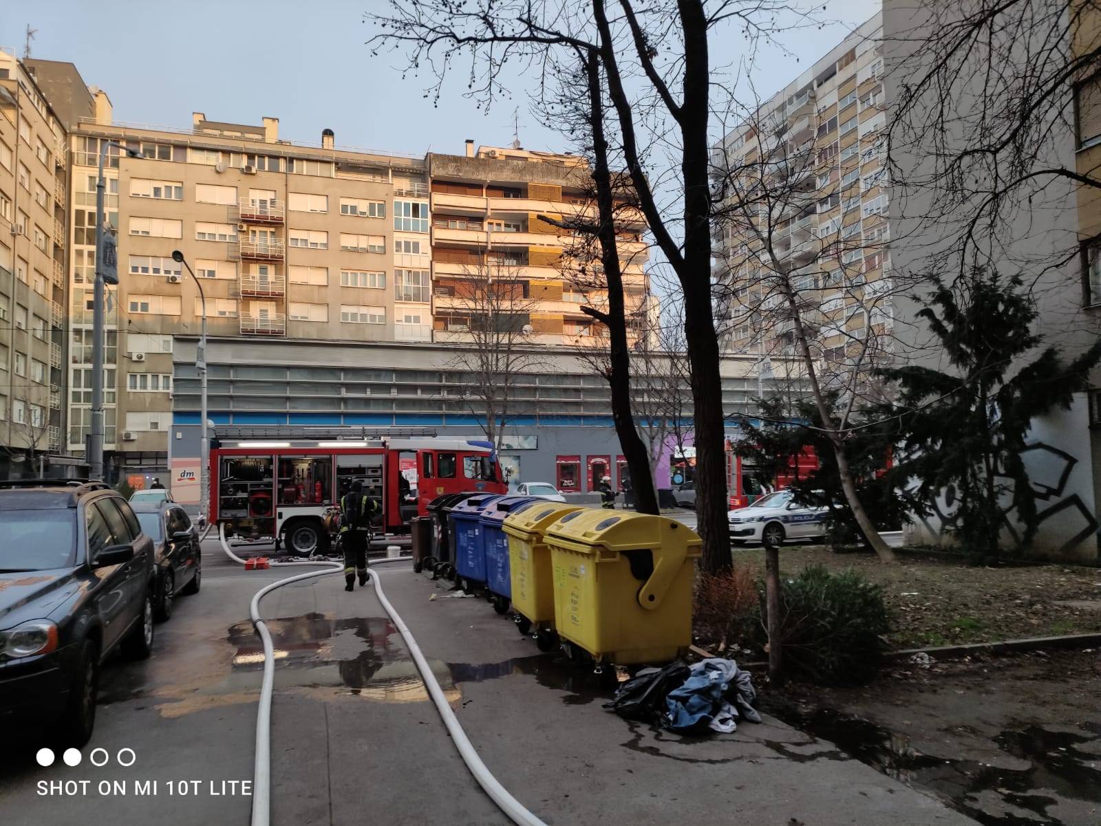 Maksimir u dimu: Buknulo je skladište, dugo su gasili požar