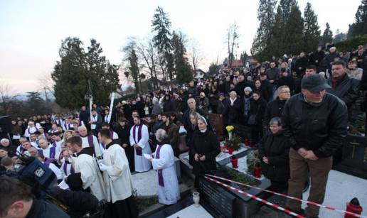 Na pogreb fra Zvjezdana Linića stiglo je više od 10 tisuća ljudi 