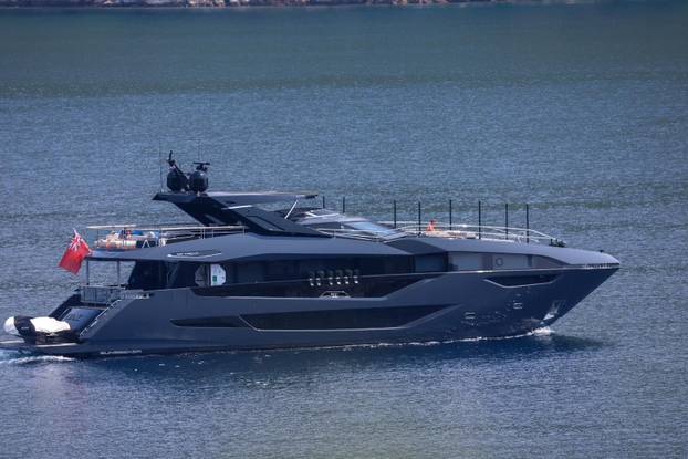 Bivša "Spajsica" Geri Halliwell sa suprugom Christianom i djecom uživa u ljetovanju na Jadranu